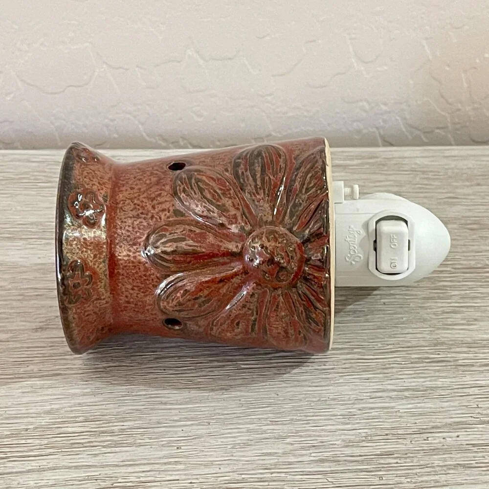 Scentsy Boho Chic Wall Wax Scent Warmer Nightlight Daisy Flower Plug-In